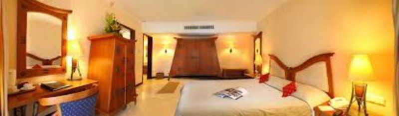 Satelit Hotel Surabaya Buitenkant foto