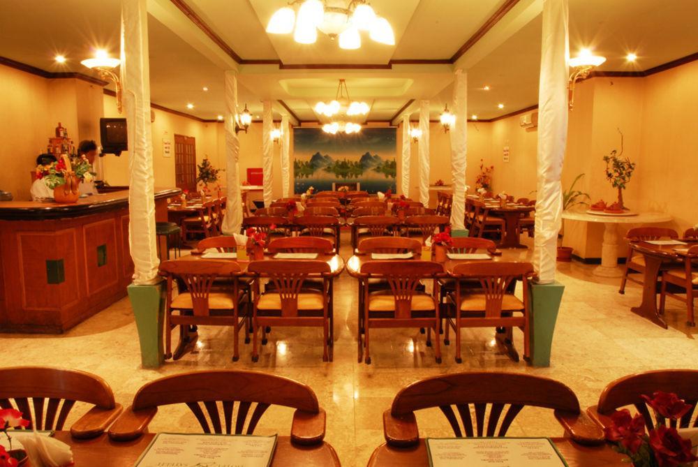 Satelit Hotel Surabaya Buitenkant foto