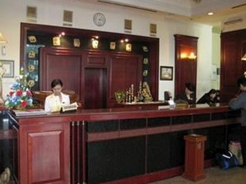 Satelit Hotel Surabaya Buitenkant foto