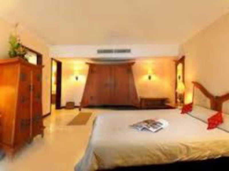 Satelit Hotel Surabaya Buitenkant foto