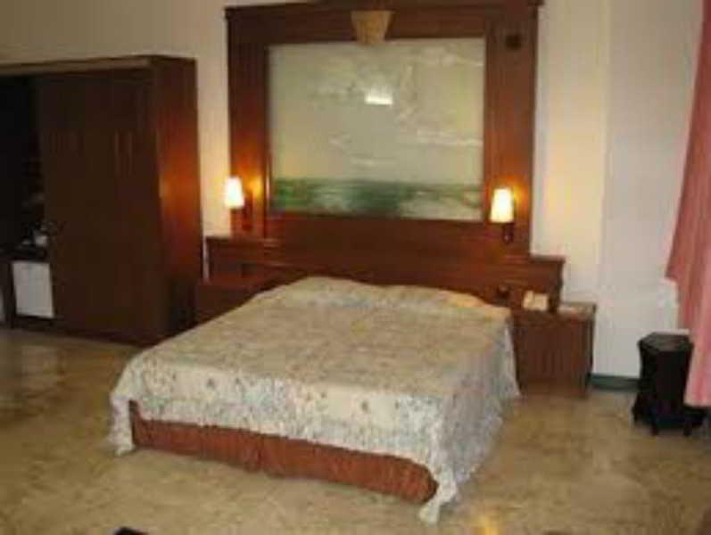 Satelit Hotel Surabaya Buitenkant foto